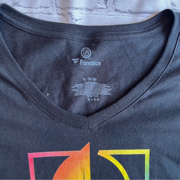 Las Vegas Golden Knights women's short sleeve T-shirt XL Rainbow VGK Logo Pride - Picture 6 of 7